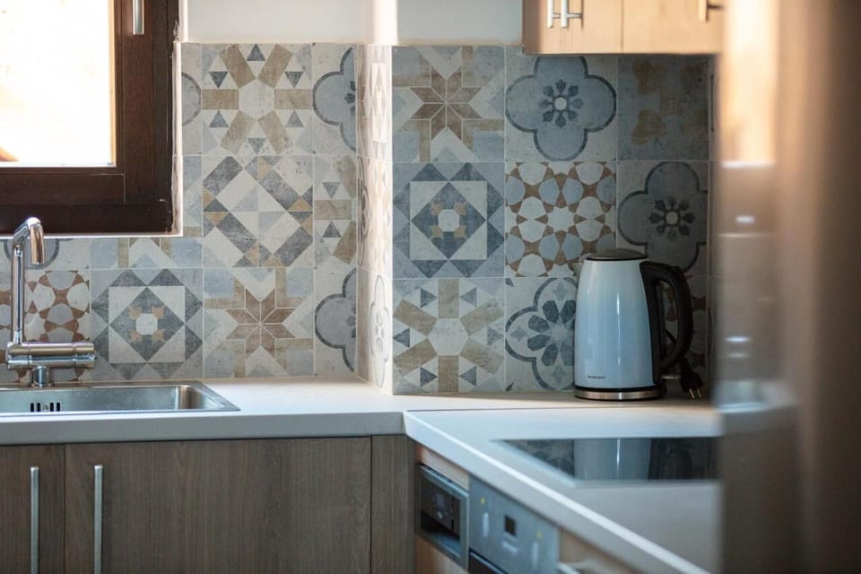 Comfort Apartment, Balcony, Sea View | Private kitchen | Electric kettle, highchair