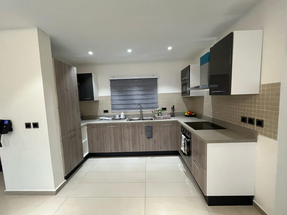 Standard Studio Suite | Private kitchen | Mini-fridge, microwave, stovetop, cookware/dishes/utensils