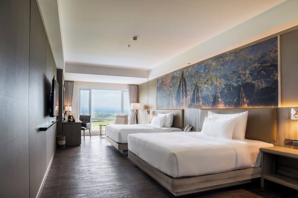 Premier Queens | Premium bedding, down comforters, Select Comfort beds, in-room safe