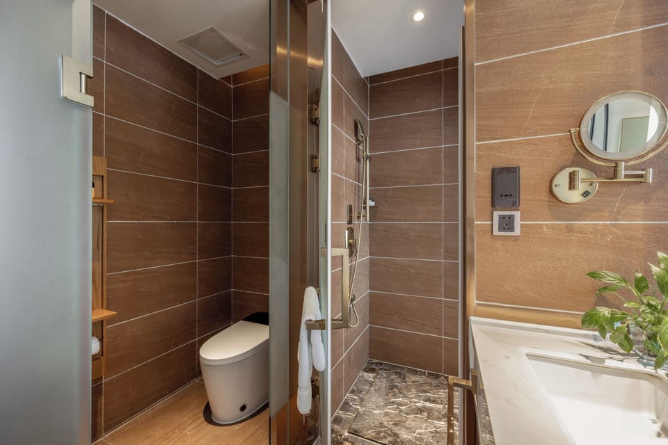 Comfort Double Room, City View | Bathroom | Shower, hair dryer, slippers, towels