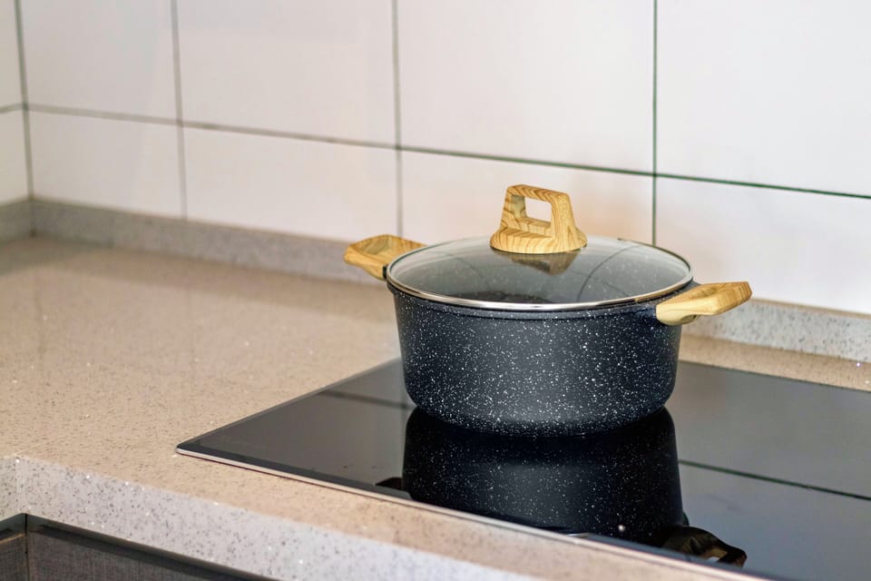 Deluxe Apartment, 1 King Bed, City View | Private kitchen | Fridge, microwave, stovetop, cookware/dishes/utensils
