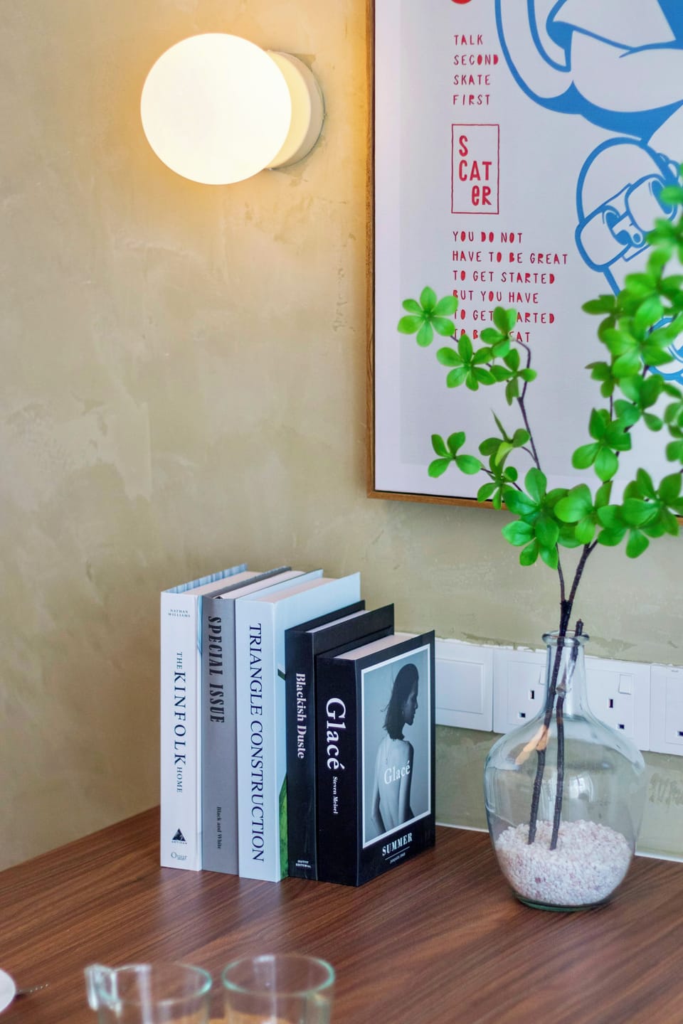 Deluxe Apartment, 1 King Bed, City View | Living area | Smart TV