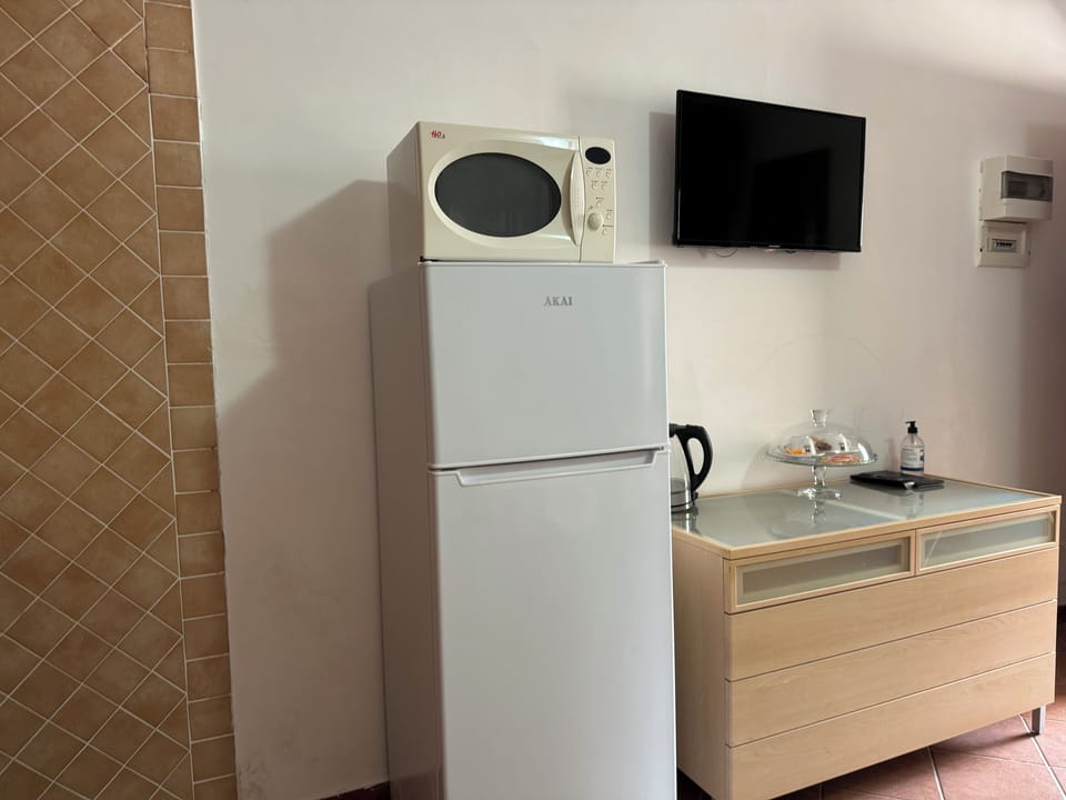 Superior Triple Room, Air conditioning | Private kitchen | Mini-fridge, microwave, coffee/tea maker, electric kettle