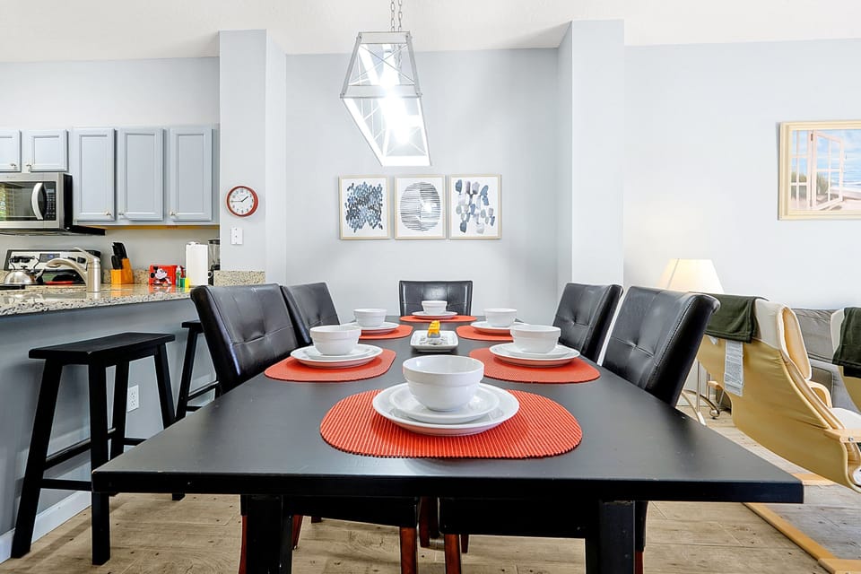 Ready for your family dinner! Our spacious dining table seats 6 comfortably, perfect for gathering after a fun day out. Enjoy the stylish light fixture
