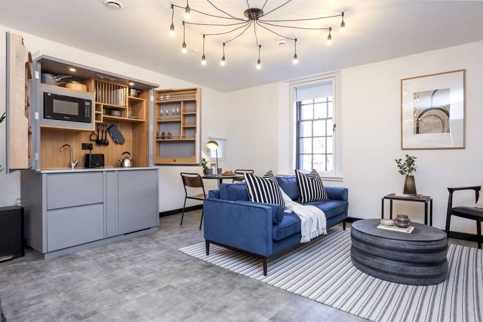 Studio with bed and kitchen