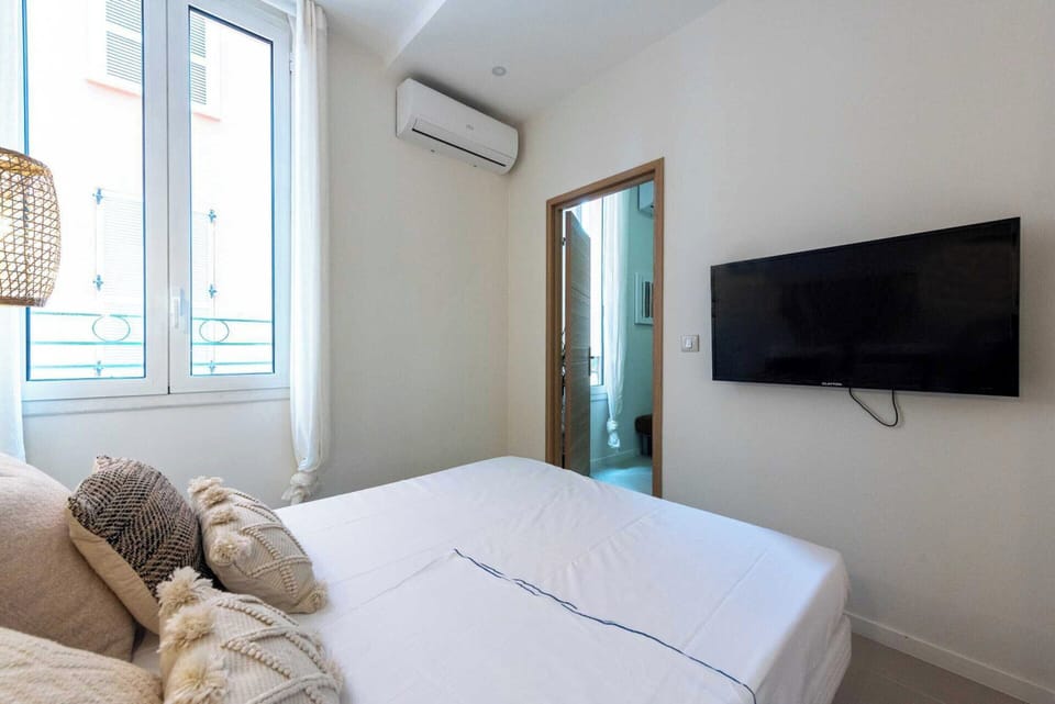 Apartment | 2 bedrooms, laptop workspace, iron/ironing board, bed sheets
