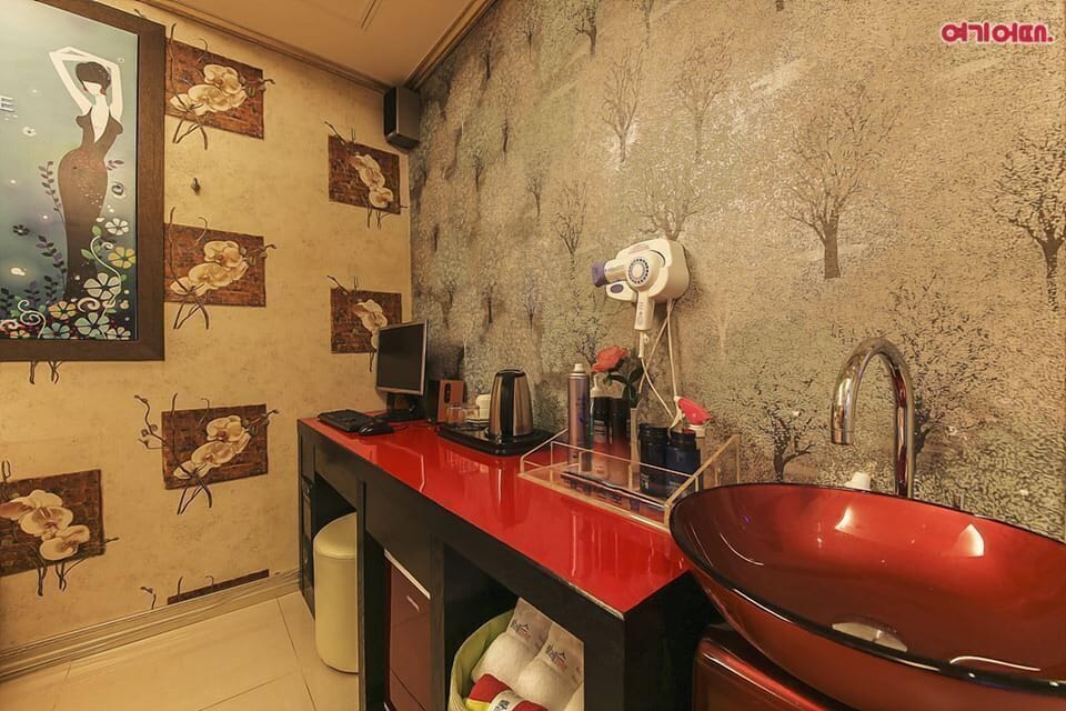 Room amenity