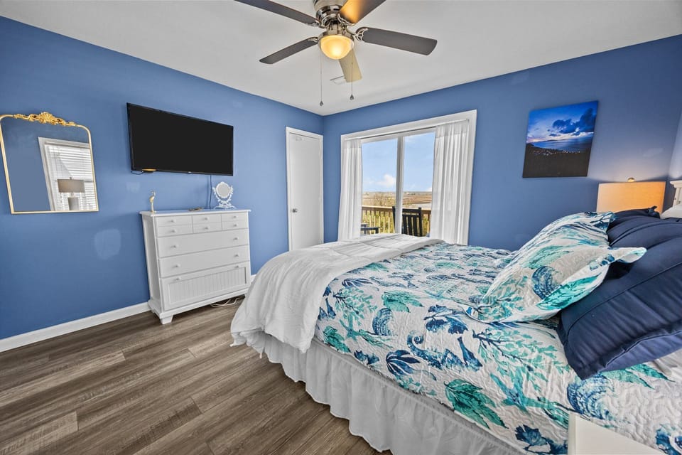 Queen Bedroom 2