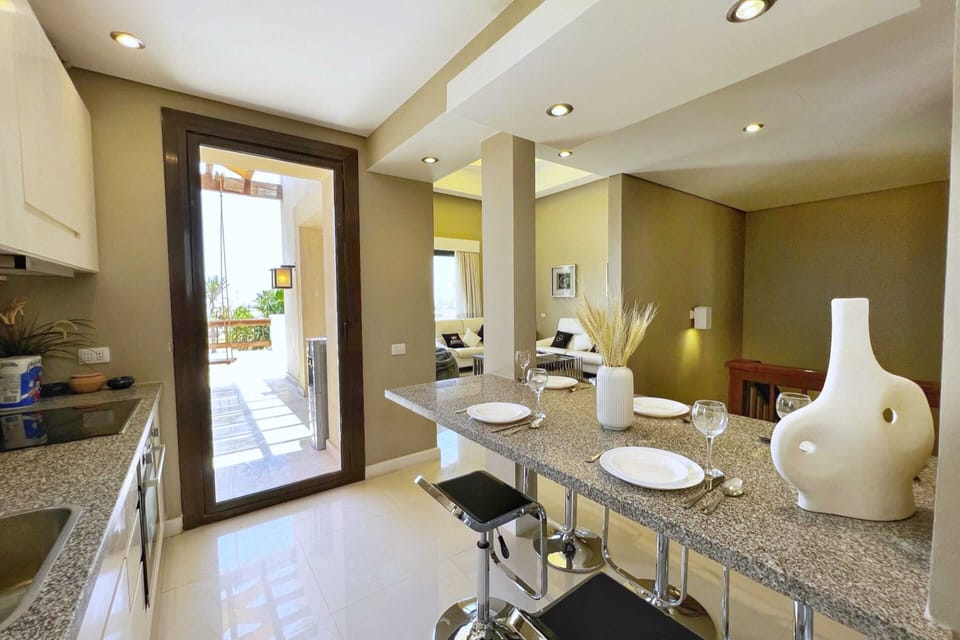Basic Villa | Private kitchen | Fridge, microwave, oven, stovetop