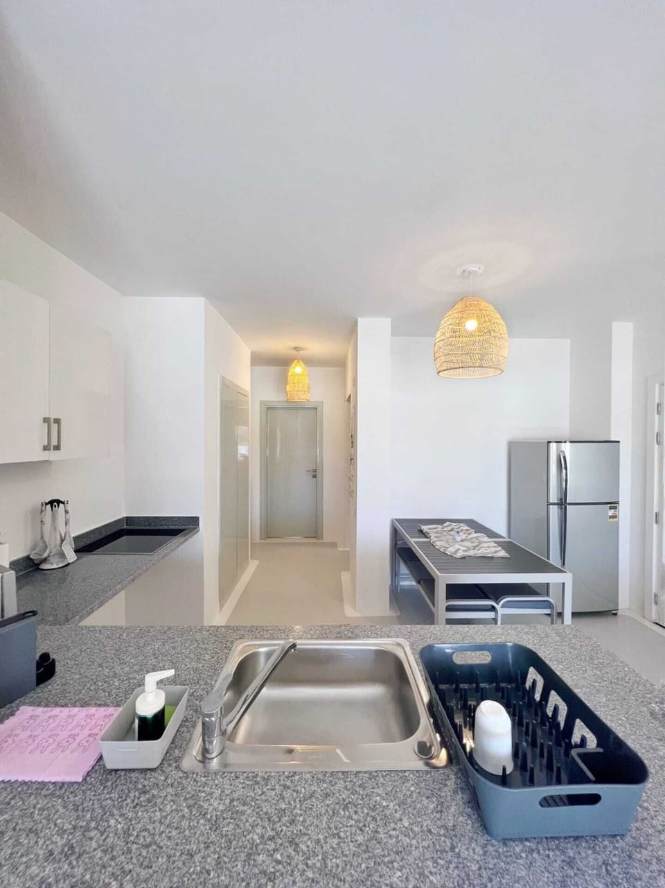 Basic Apartment | Private kitchen | Fridge, microwave, oven, stovetop