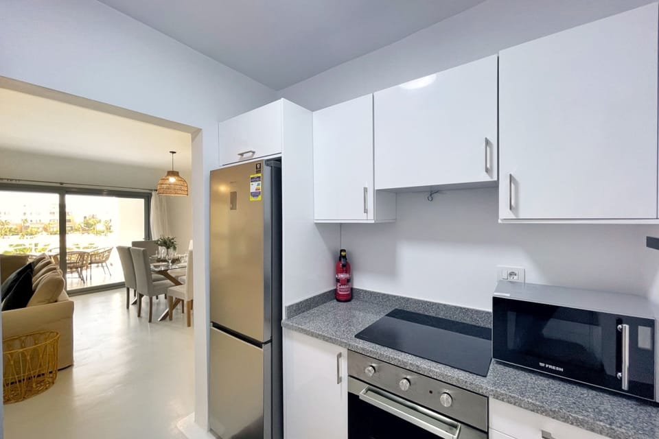 Basic Apartment | Private kitchen | Fridge, microwave, oven, stovetop