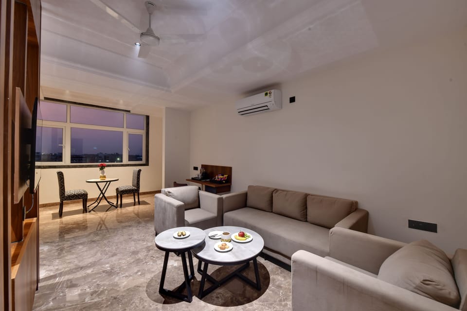 Suite | Premium bedding, memory foam beds, minibar, in-room safe