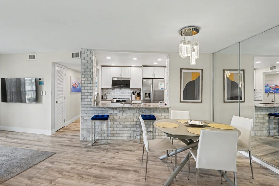 Kitchen/Dining Area
