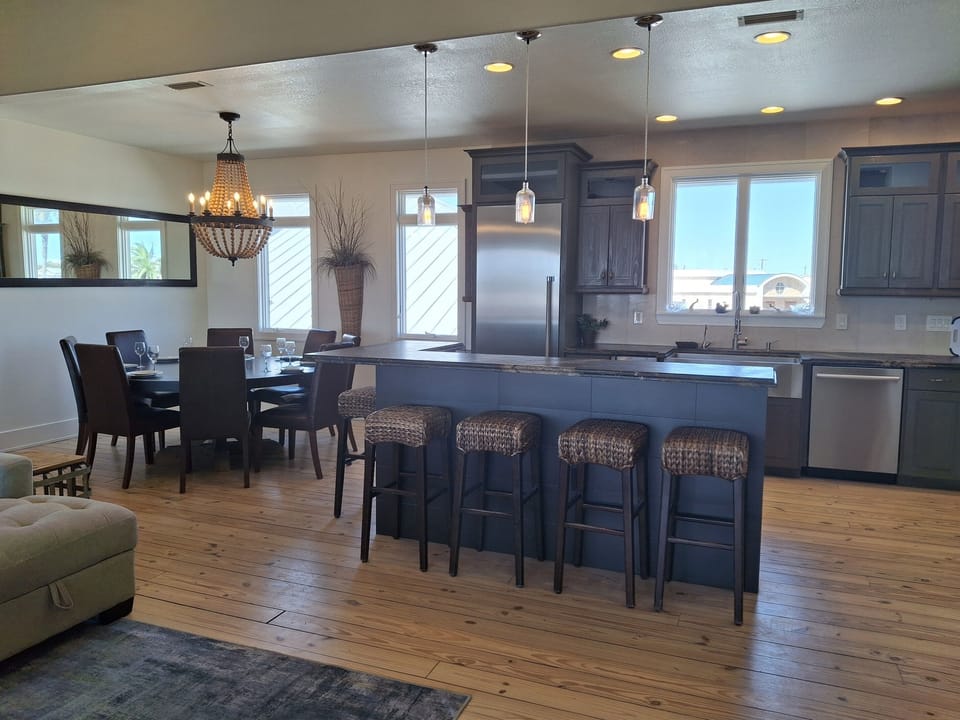 Kitchen & Dining room