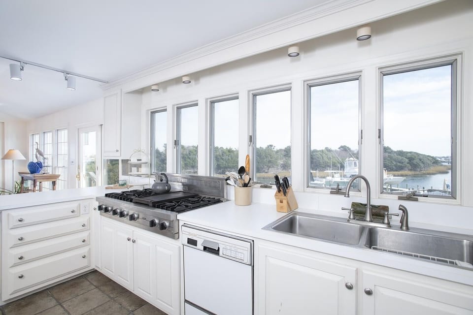 House, 2 Bedrooms | Private kitchen | Fridge, oven, coffee/tea maker, toaster