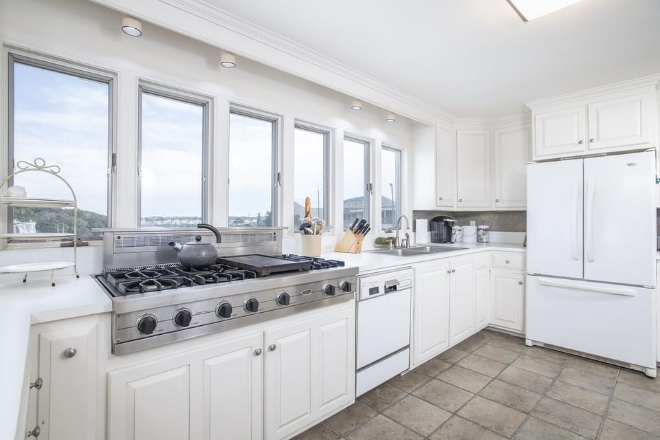 House, 2 Bedrooms | Private kitchen | Fridge, oven, coffee/tea maker, toaster