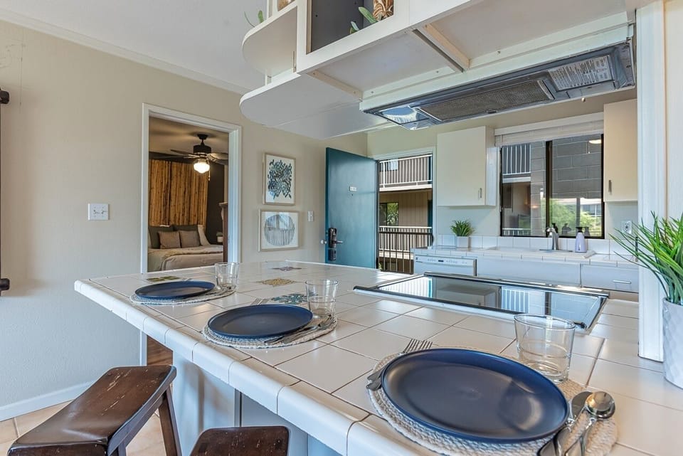 Condo, 2 Bedrooms | Dining