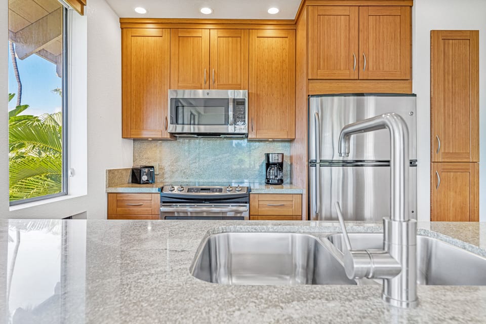Condo, 1 Bedroom | Private kitchen | Coffee/tea maker, fridge, oven, dishwasher