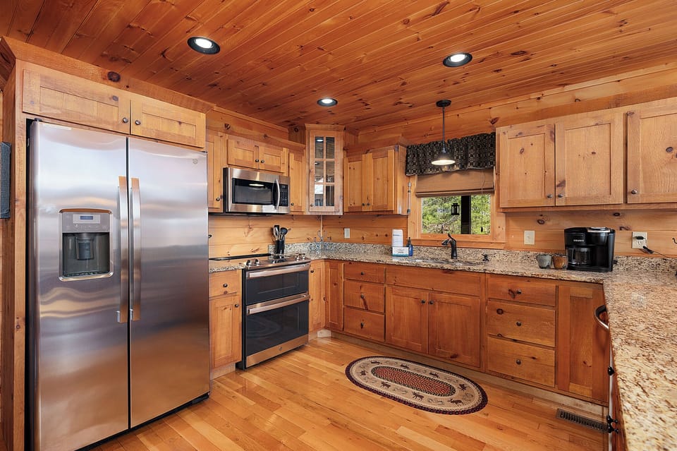 Coppertree Getaway - Kitchen with Top-of-the-Line Appliances