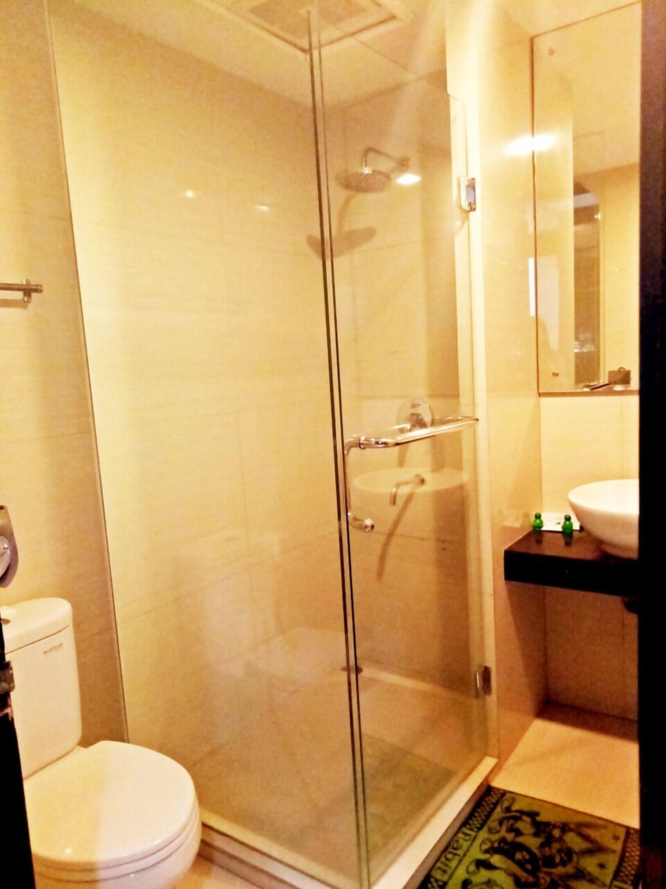 Deluxe Double or Twin Room | Bathroom | Deep soaking tub, free toiletries, towels