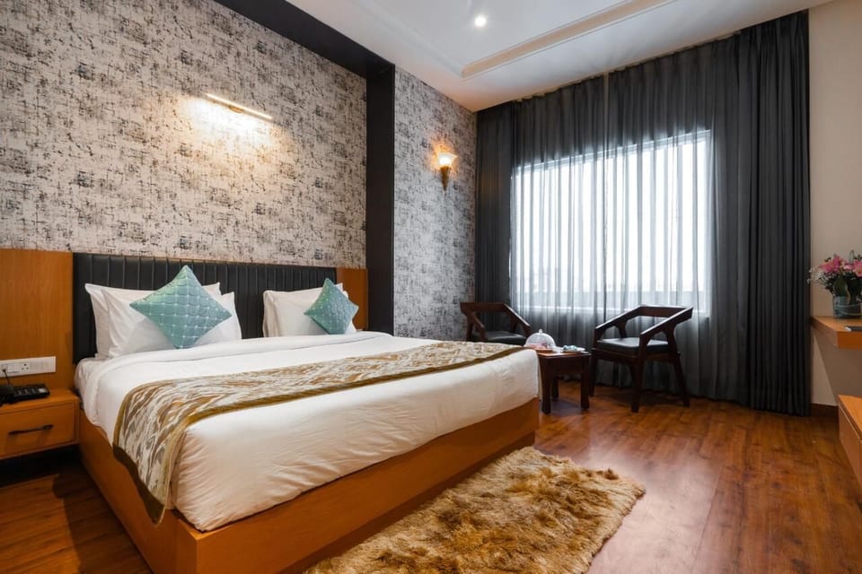 Deluxe Double Room | In-room safe, desk, blackout drapes, soundproofing