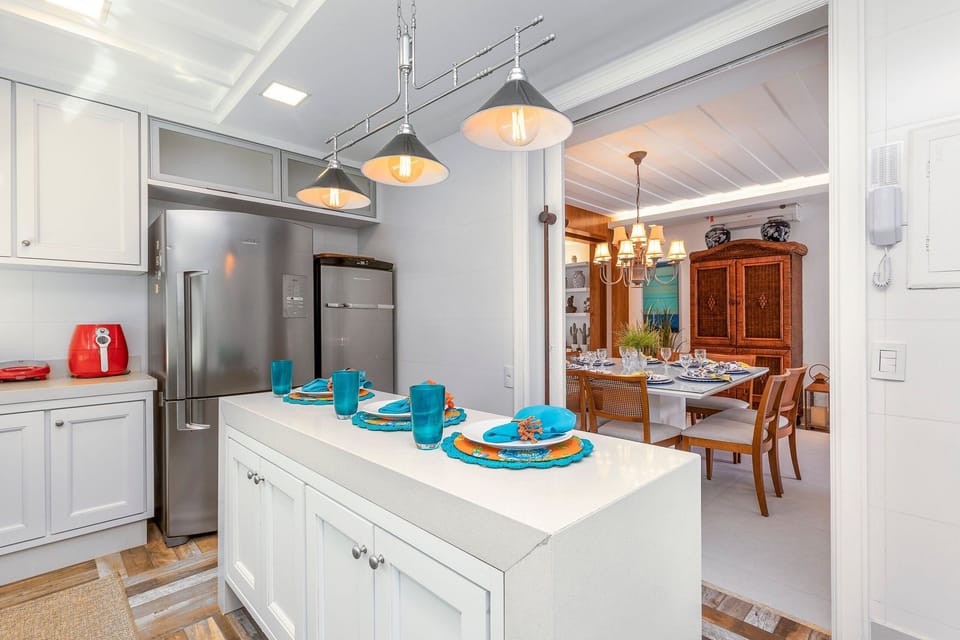 Deluxe House, 4 Bedrooms, Private Pool | Private kitchen | Fridge, microwave, oven, stovetop