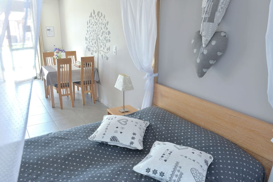 Comfort Room, Vineyard View | Blackout drapes, soundproofing, WiFi (free)