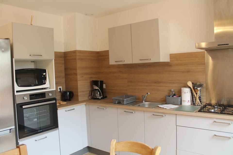 Family Apartment, Mountain View | Private kitchen | Fridge, coffee/tea maker, electric kettle, highchair