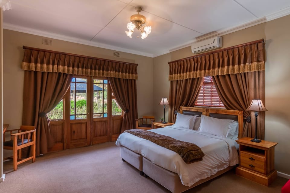 Luxury Double Room, 1 Bedroom, Annex Building | Minibar, in-room safe, individually decorated, individually furnished