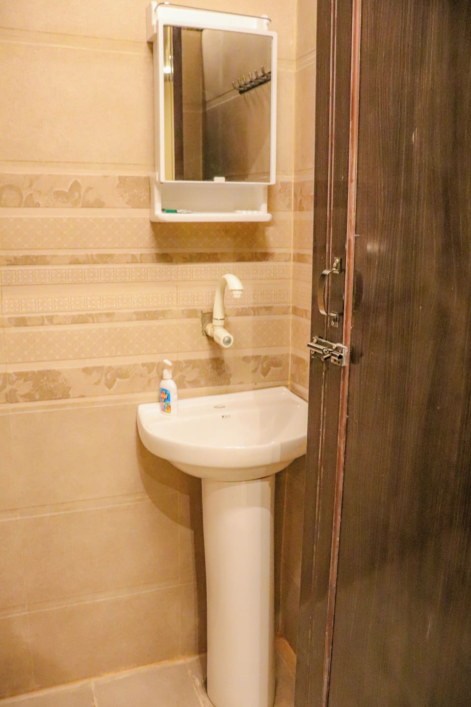 Deluxe Room | Bathroom | Slippers
