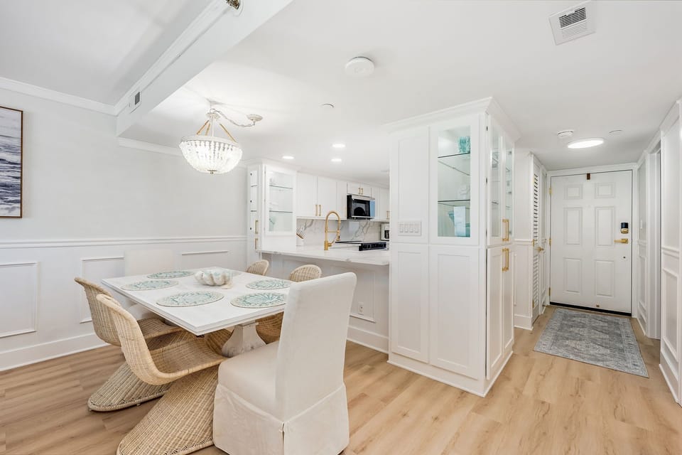 Dining/kitchen area