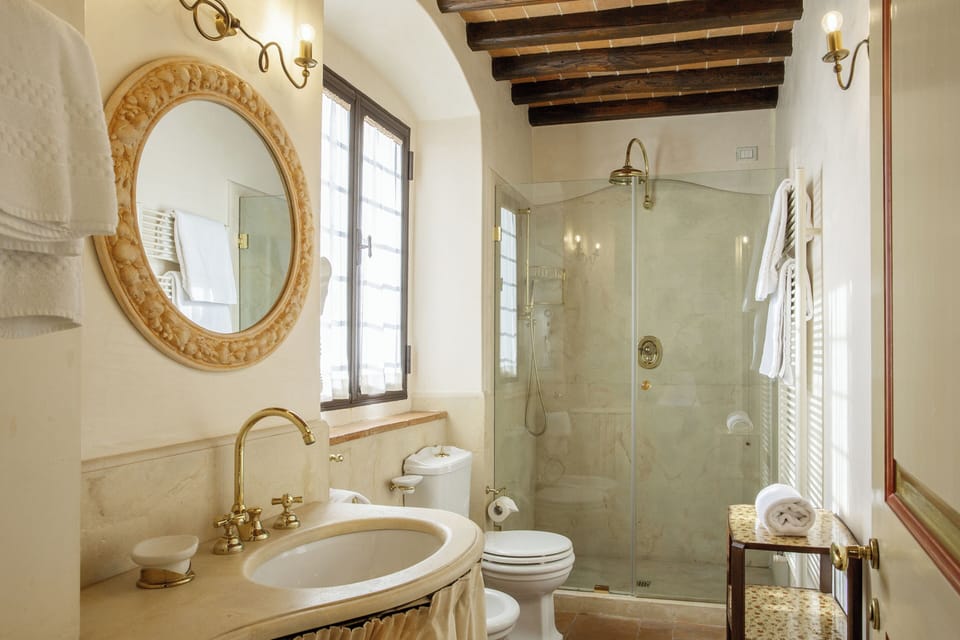 Classic Double Room, 1 Bedroom, Garden View | Bathroom | Hair dryer, towels, soap, shampoo
