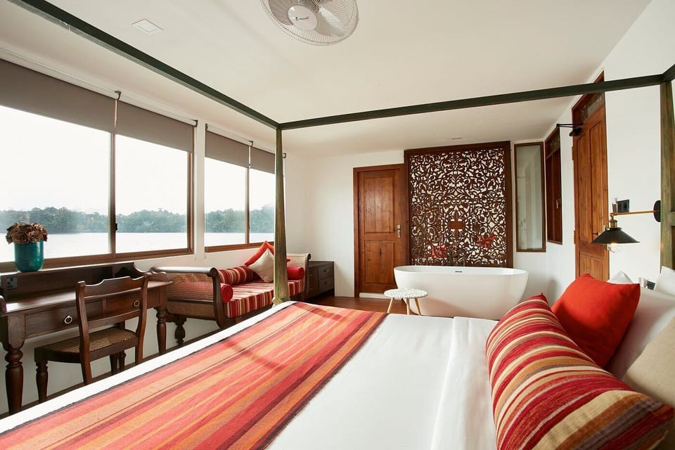 Deluxe Cabin, Bathtub, Lake View | 5 bedrooms, desk, iron/ironing board, free WiFi