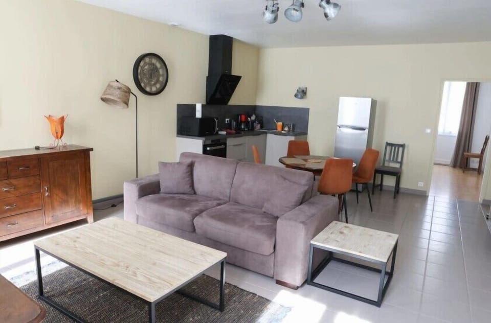 Comfort Apartment, City View | Living area | TV