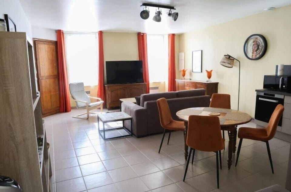 Comfort Apartment, City View | Living area | TV