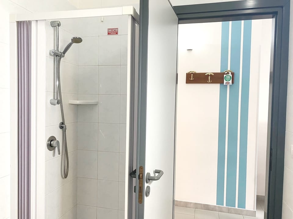 Family Quadruple Room, Balcony | Bathroom shower