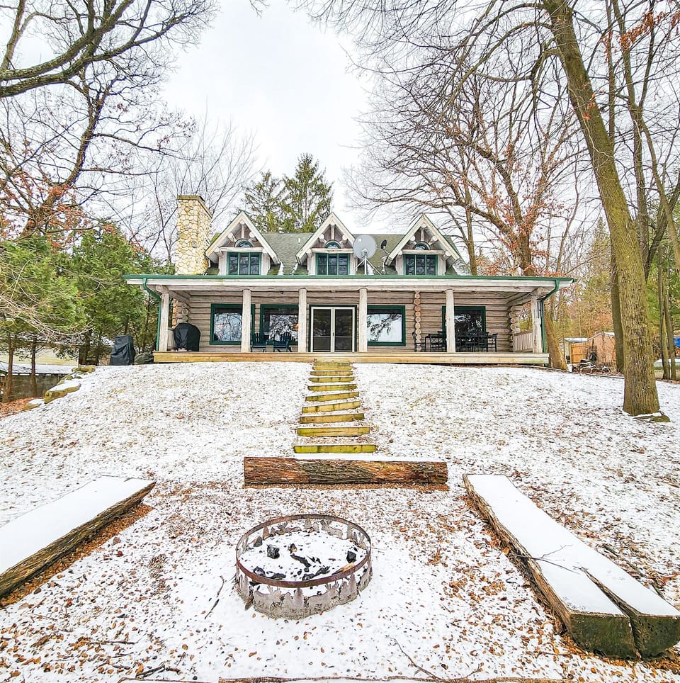 "This home was BEAUTIFUL!  We were in complete awe by the craftsmanship of this home. The space of this home was very roomy, more than the pictures describe."  Emily, July 2025