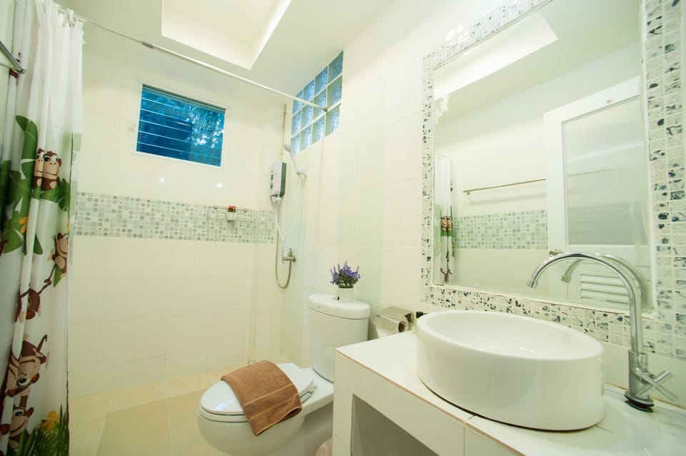 Family Room - 4 Adults | Bathroom | Shower, free toiletries, hair dryer, slippers