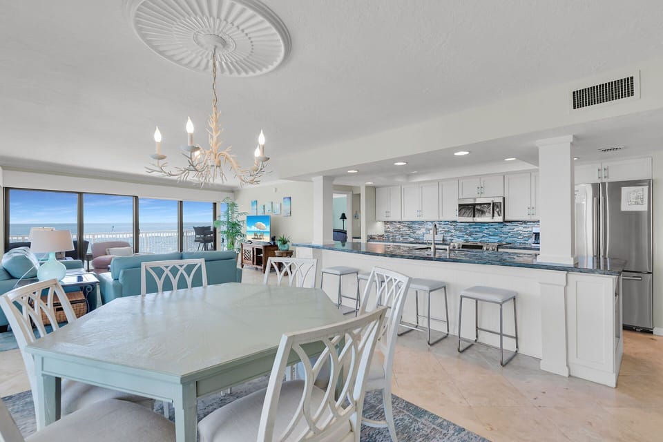 Open concept dining room with seating for 6 - Open concept dining room with seating for 6