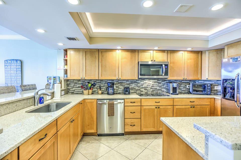 Fully Stocked Updated Kitchen