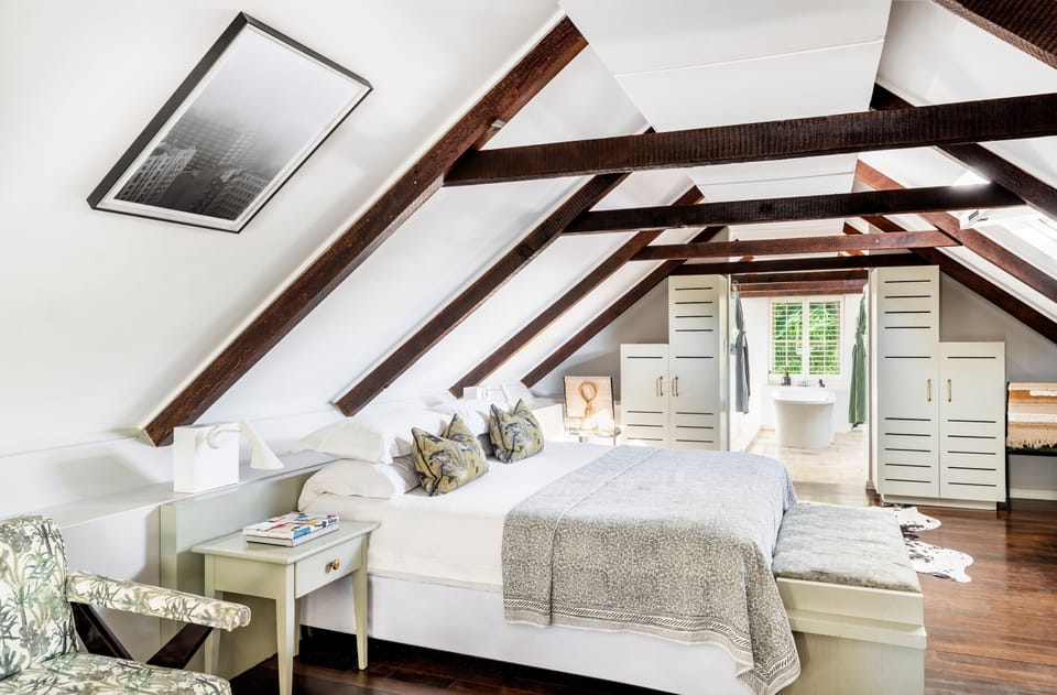 Stable Honeymoon | Free minibar, in-room safe, individually decorated