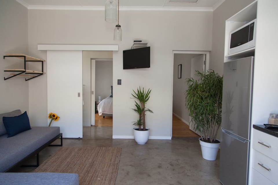 Comfort Studio, Multiple Beds, Refrigerator & Microwave | Premium bedding, iron/ironing board, free WiFi, bed sheets