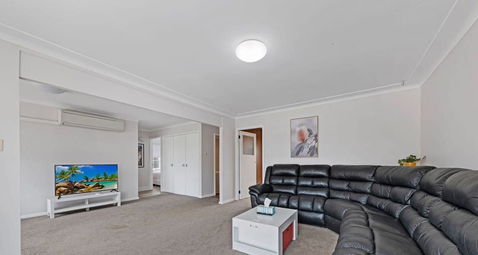 House, 3 Bedrooms (NBL049) | Living area