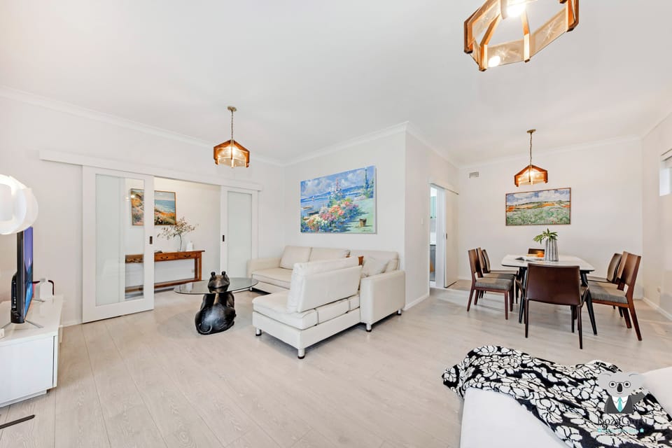House, 3 Bedrooms (NFO008) | Living area | TV