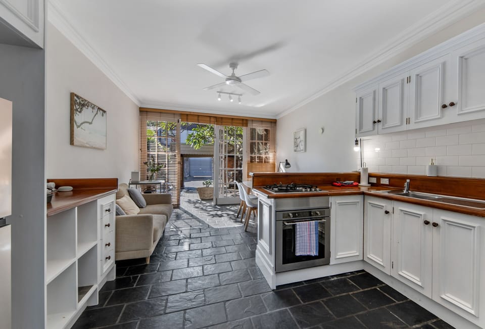 House, 2 Bedrooms (NGL058) | Private kitchen | Fridge, microwave, oven, stovetop