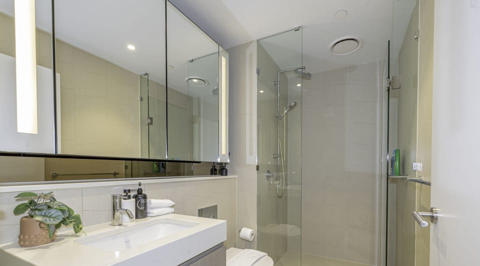 Apartment, 2 Bedrooms (NHA081-1709) | Bathroom | Shower