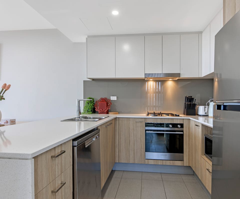 Classic Apartment, 2 Bedrooms (NPA011-3101) | Private kitchen | Microwave, oven, stovetop, cookware/dishes/utensils