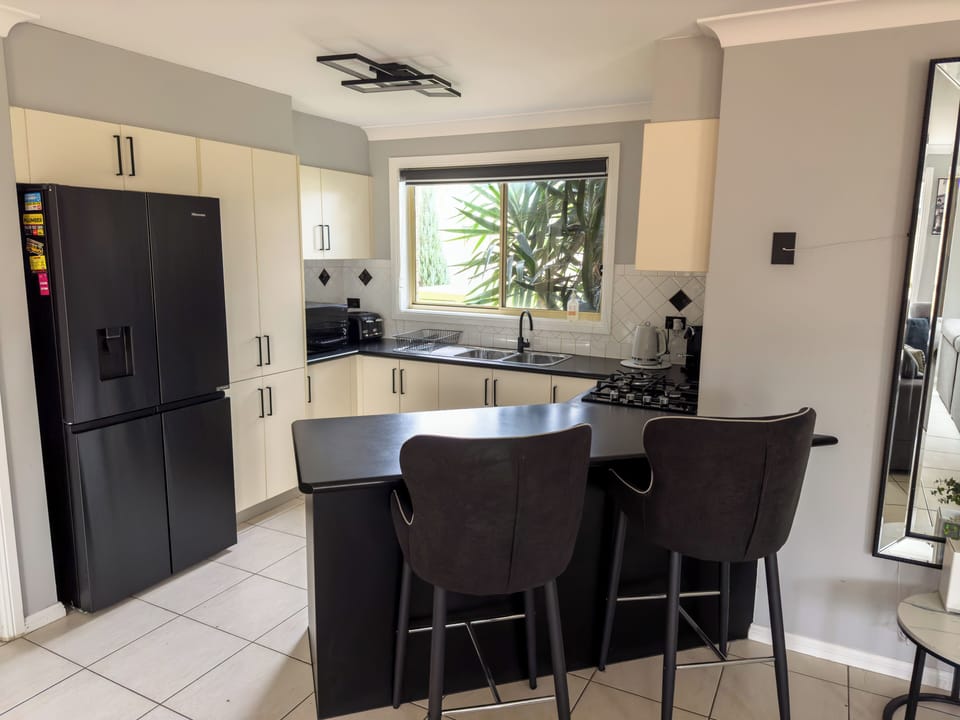 House, 4 Bedrooms (NPR40B) | Private kitchen | Microwave, oven, stovetop, cookware/dishes/utensils
