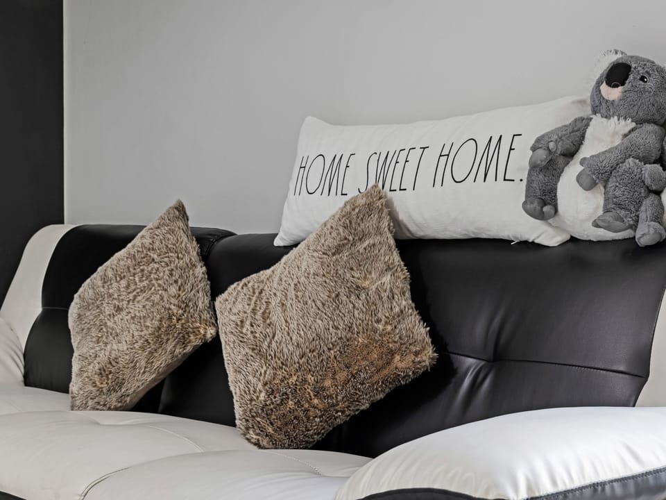 Classic Apartment, 2 Bedrooms (NRY241) | Living area | Flat-screen TV