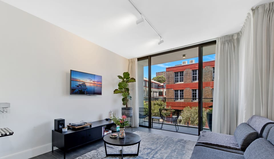 Classic Apartment, 1 Bedroom (NSH533) | Living area